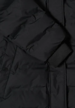 Manteau avec matelassage sans coutures