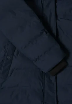 Manteau avec matelassage sans coutures
