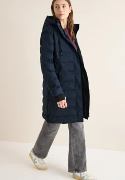 Manteau avec matelassage sans coutures