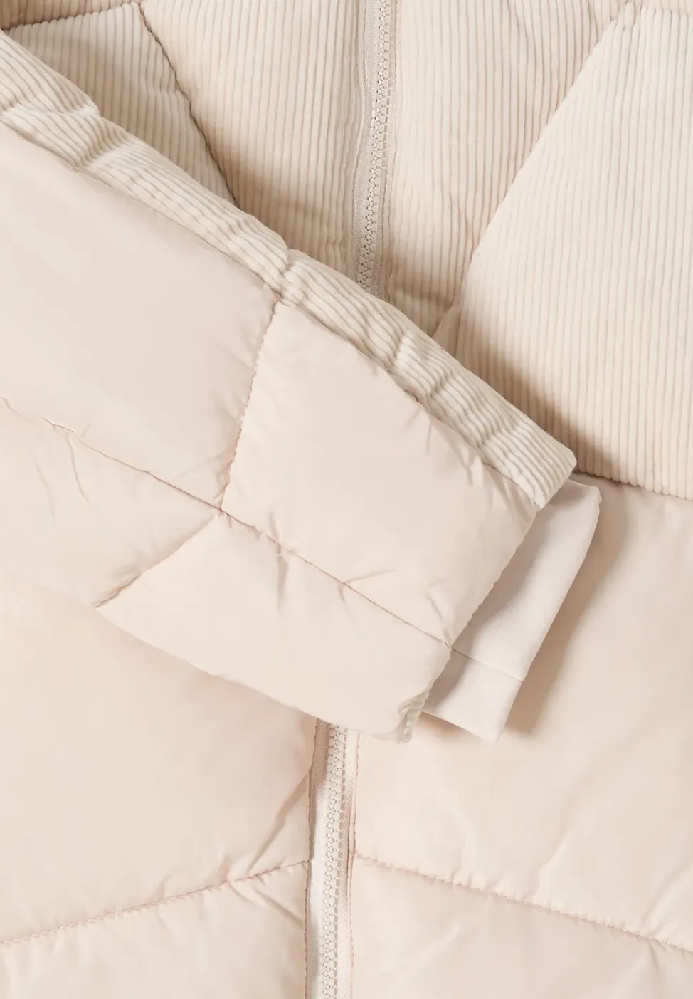 Manteau bouffant avec mélange de velours côtelé