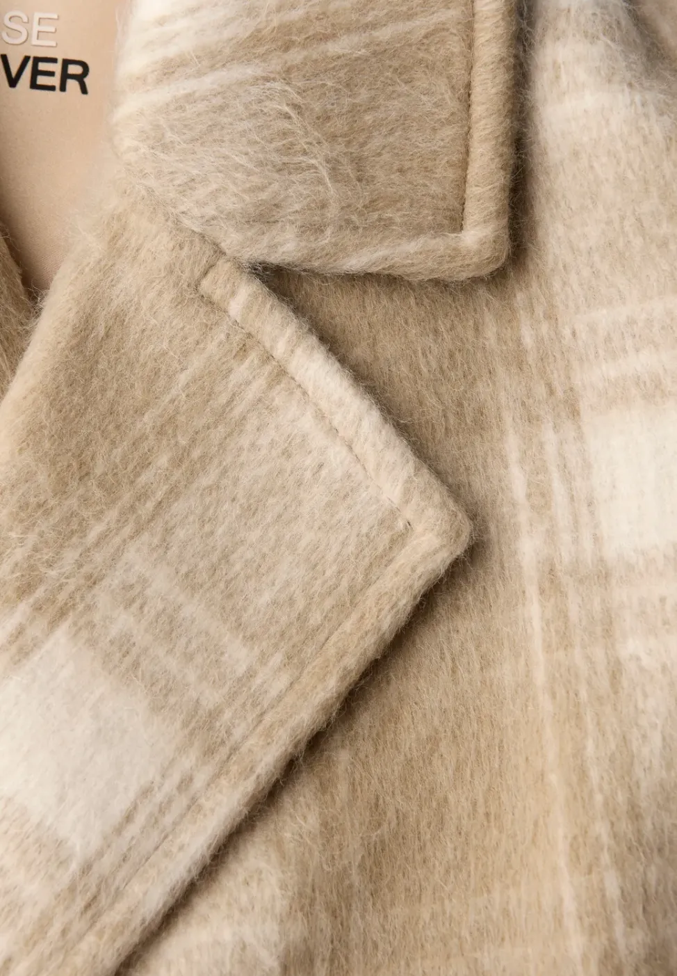 Manteau à carreaux à revers