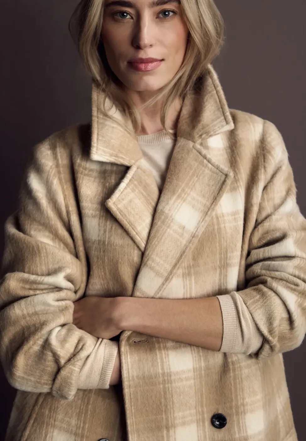 Manteau à carreaux à revers
