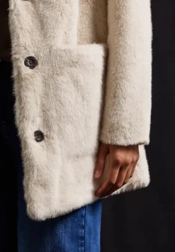 Manteau en fausse fourrure