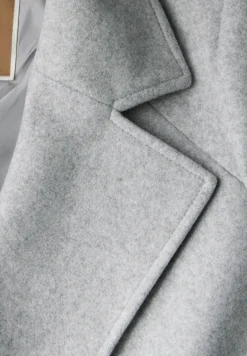 Manteau à revers