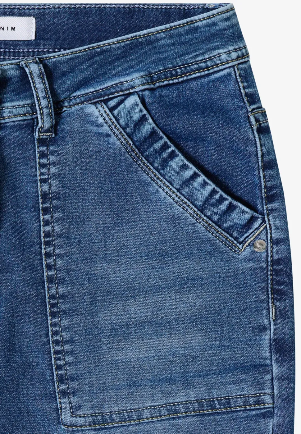 Mid Waist Slim Leg Jeans dans un Casual Fit