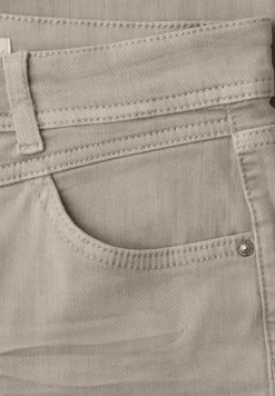 Mid Waist Slim Leg Jeans dans un Casual Fit