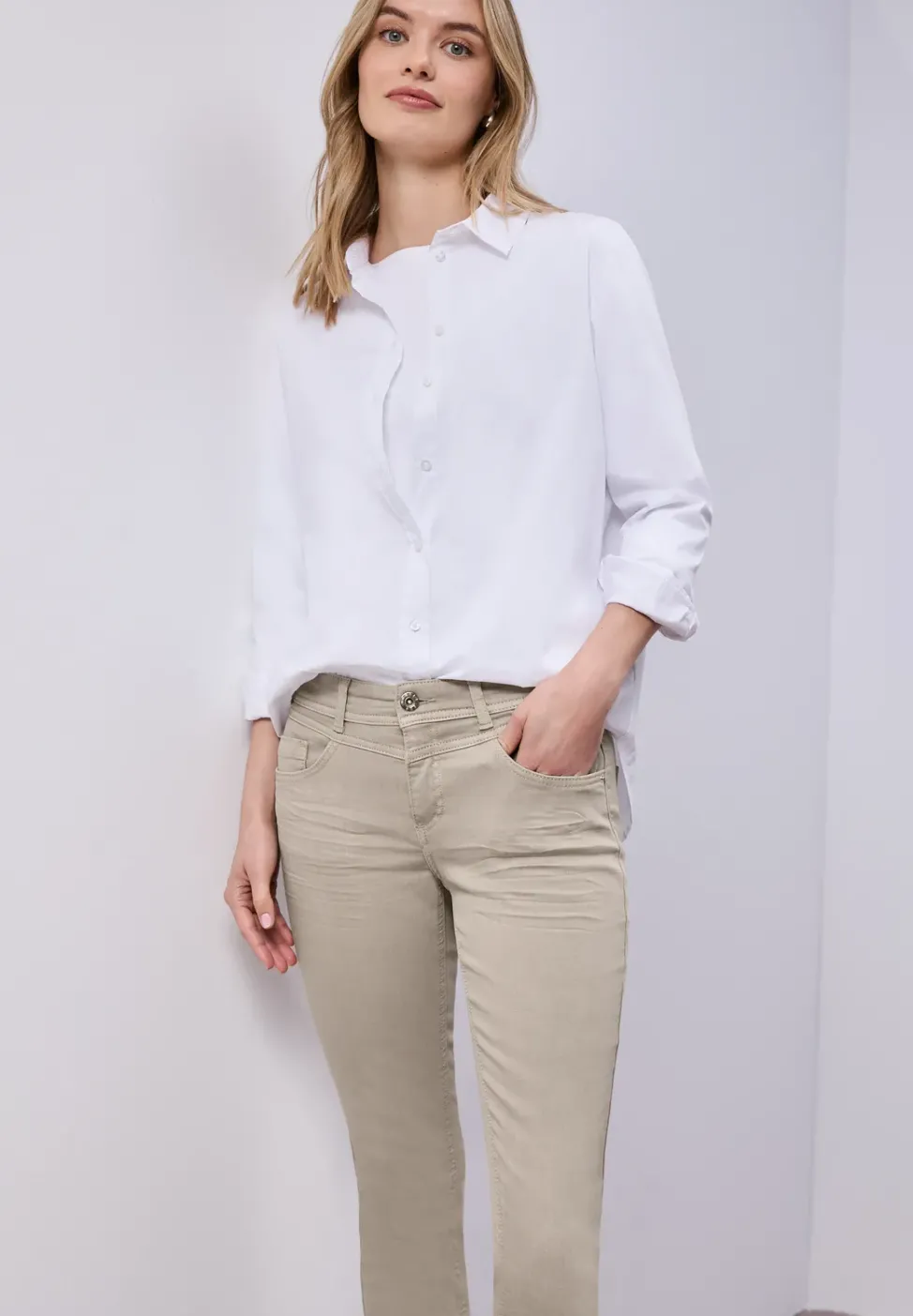 Mid Waist Slim Leg Jeans dans un Casual Fit