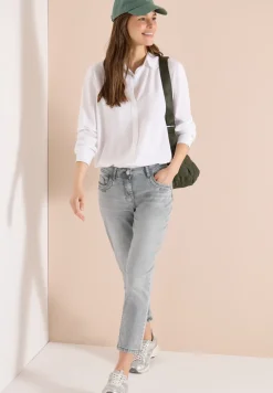 Mid Waist Slim Leg Jeans dans un Casual Fit