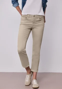 Mid Waist Straight Leg Jeans dans le Slim Fit