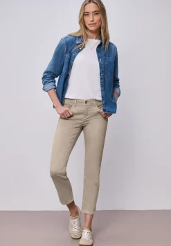 Mid Waist Straight Leg Jeans dans le Slim Fit