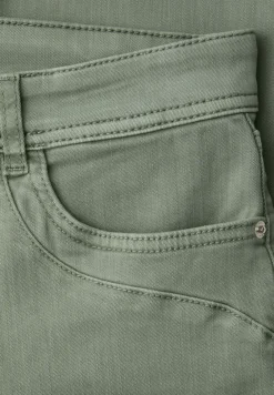 Mid Waist Straight Leg Jeans dans le Slim Fit