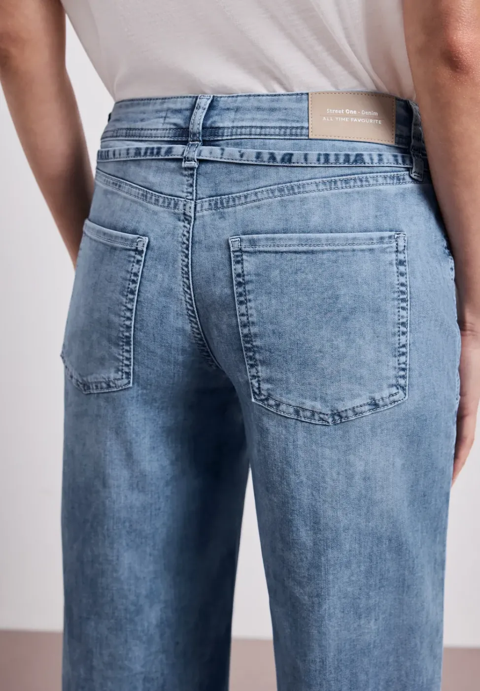 Mid Waist Wide Leg Jeans en Loose Fit
