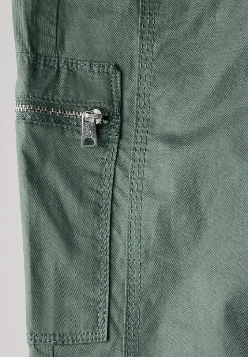 Pantalon 7/8 au look cargo