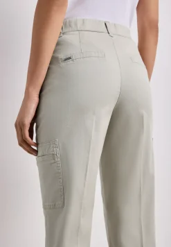 Pantalon chino slim fit avec poches cargo