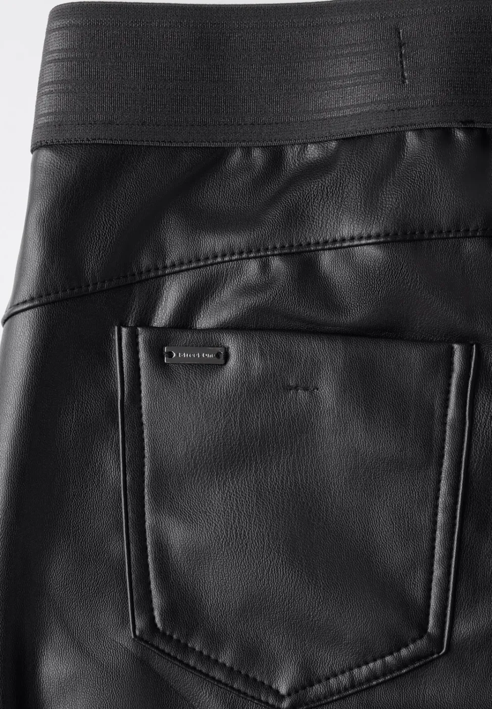 Pantalon enduit