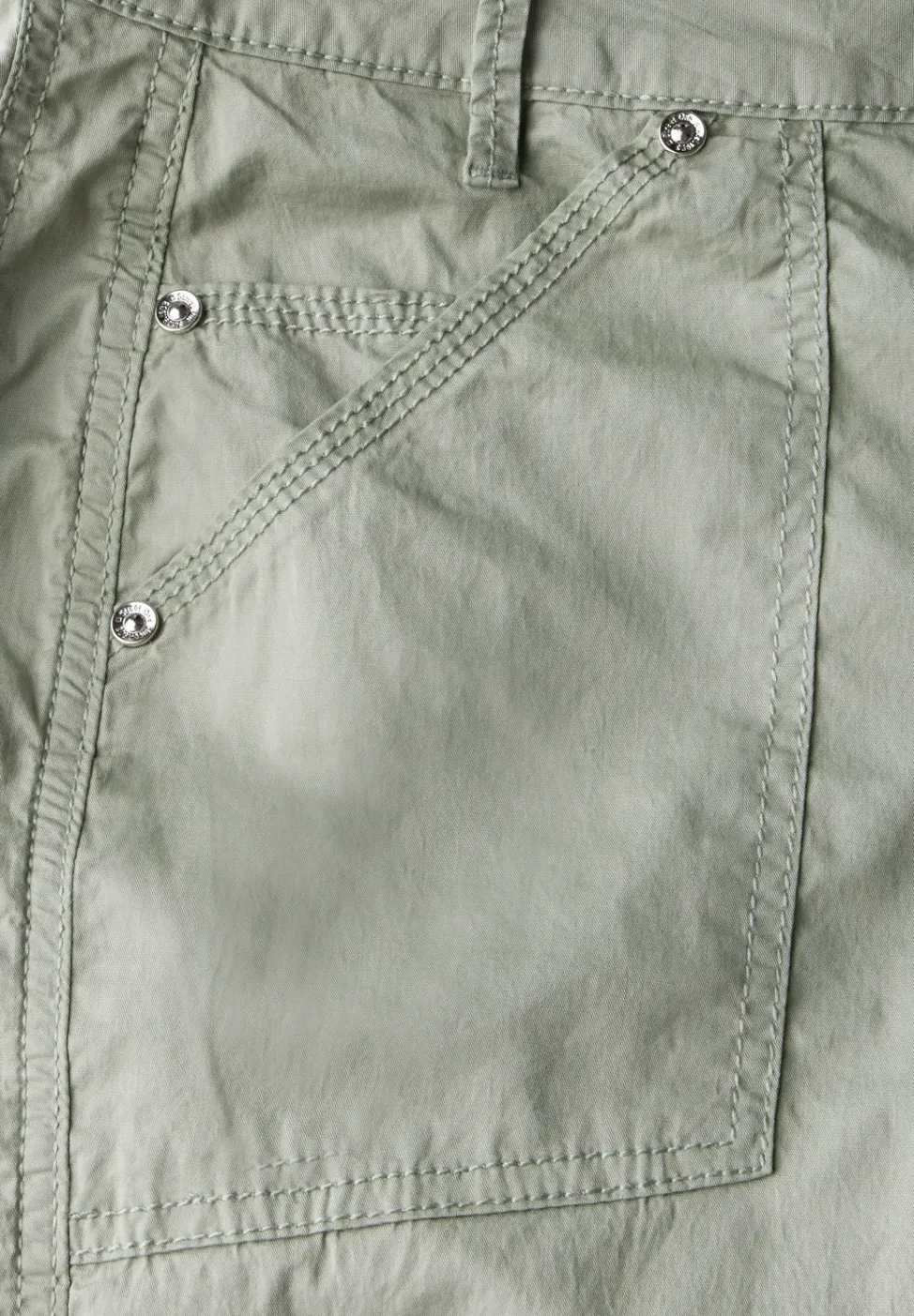 Pantalon 3/4 en satin avec poches