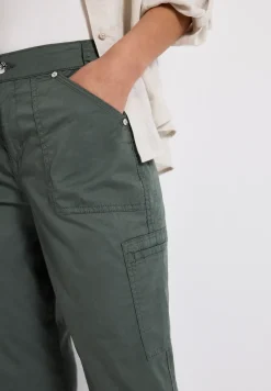 Pantalon 3/4 en satin avec poches