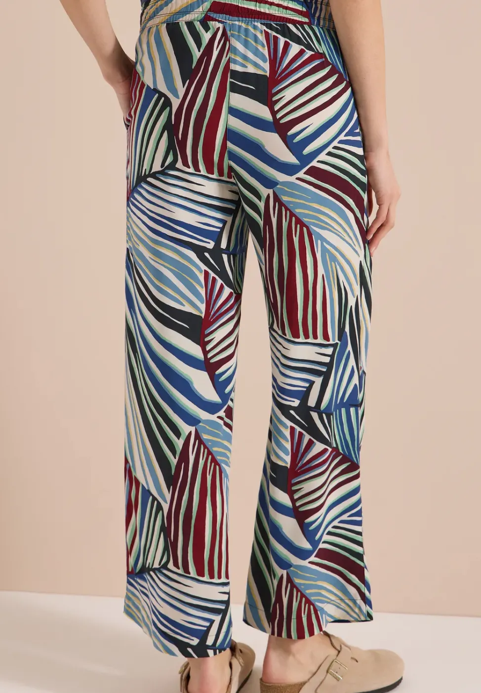 Pantalon à jambes larges avec imprimé et détail de ceinture