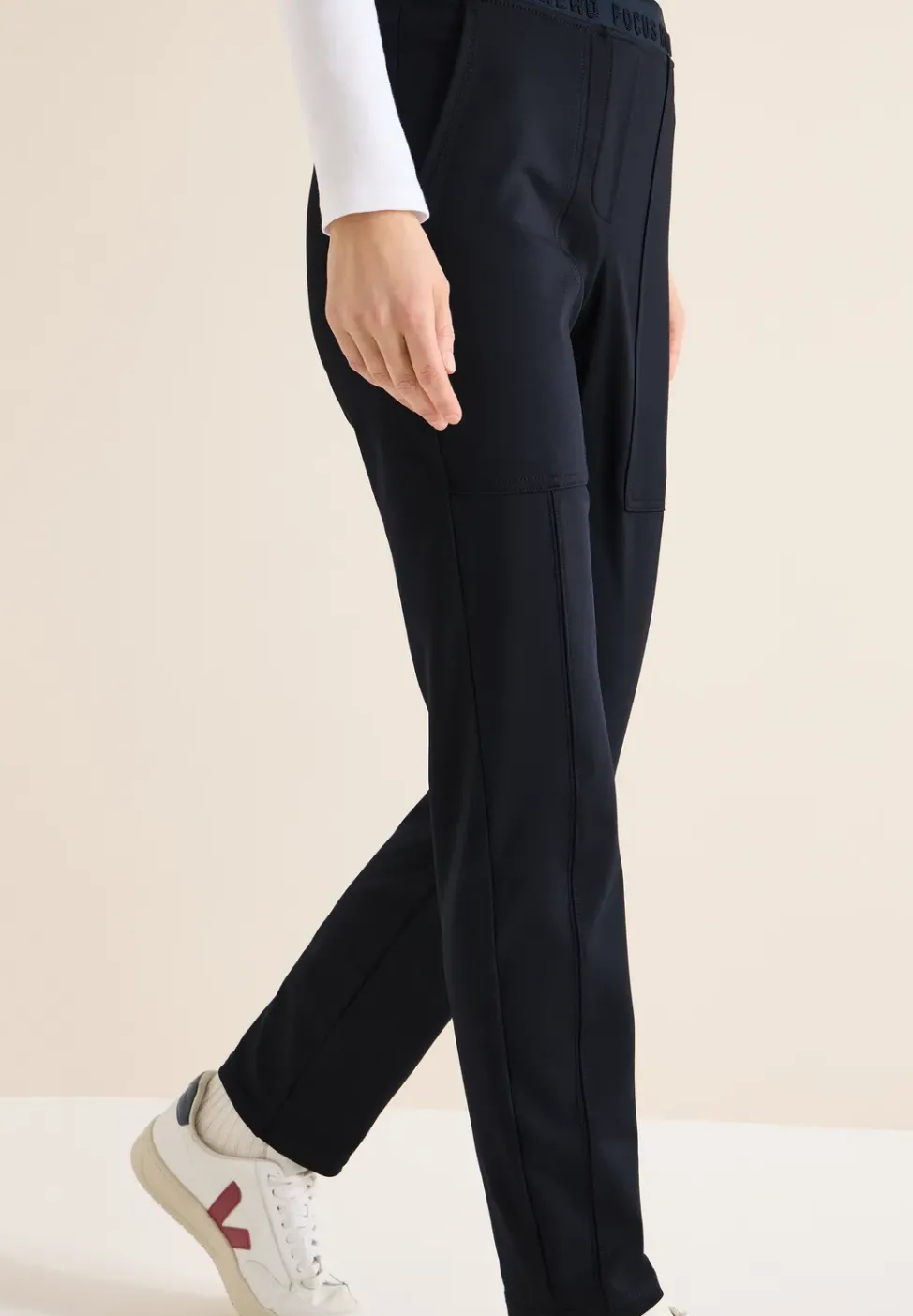 Pantalon à la coupe causale