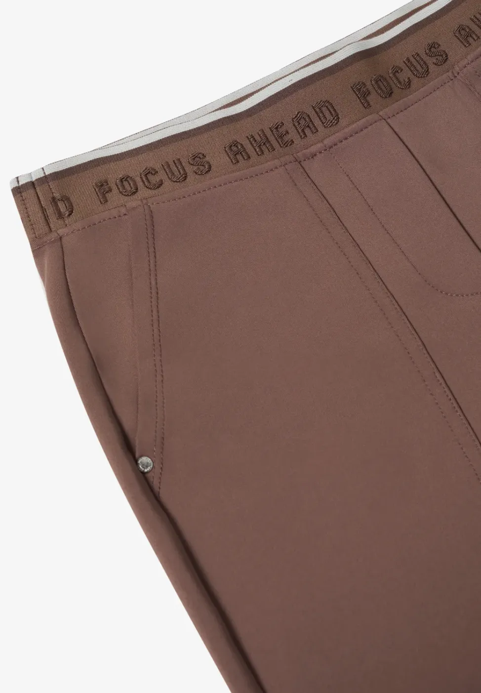 Pantalon à la coupe causale
