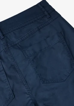 Pantalon à la coupe slim