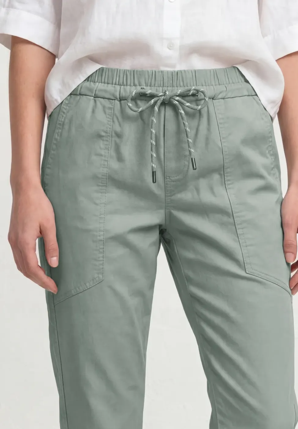 Pantalon léger en coupe slim