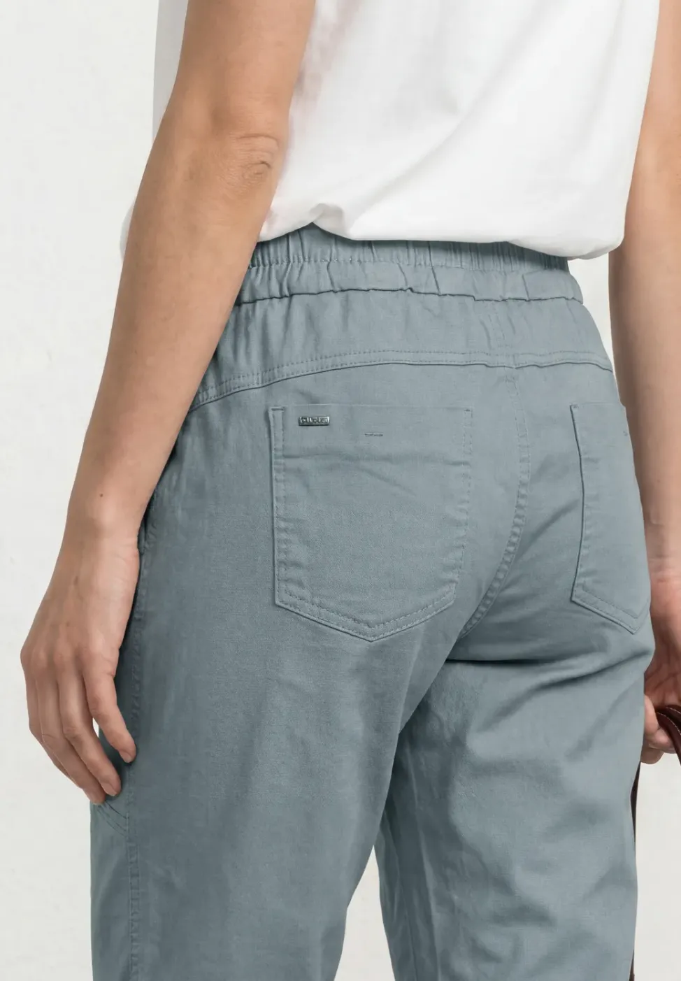 Pantalon léger en coupe slim
