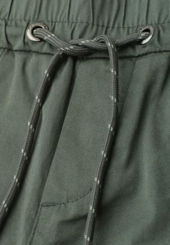 Pantalon léger en coupe slim