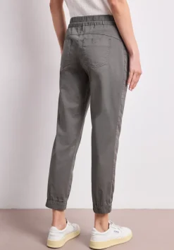 Pantalon léger en coupe slim