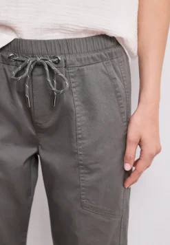 Pantalon léger en coupe slim