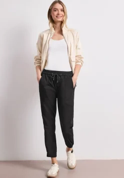 Pantalon léger en coupe slim
