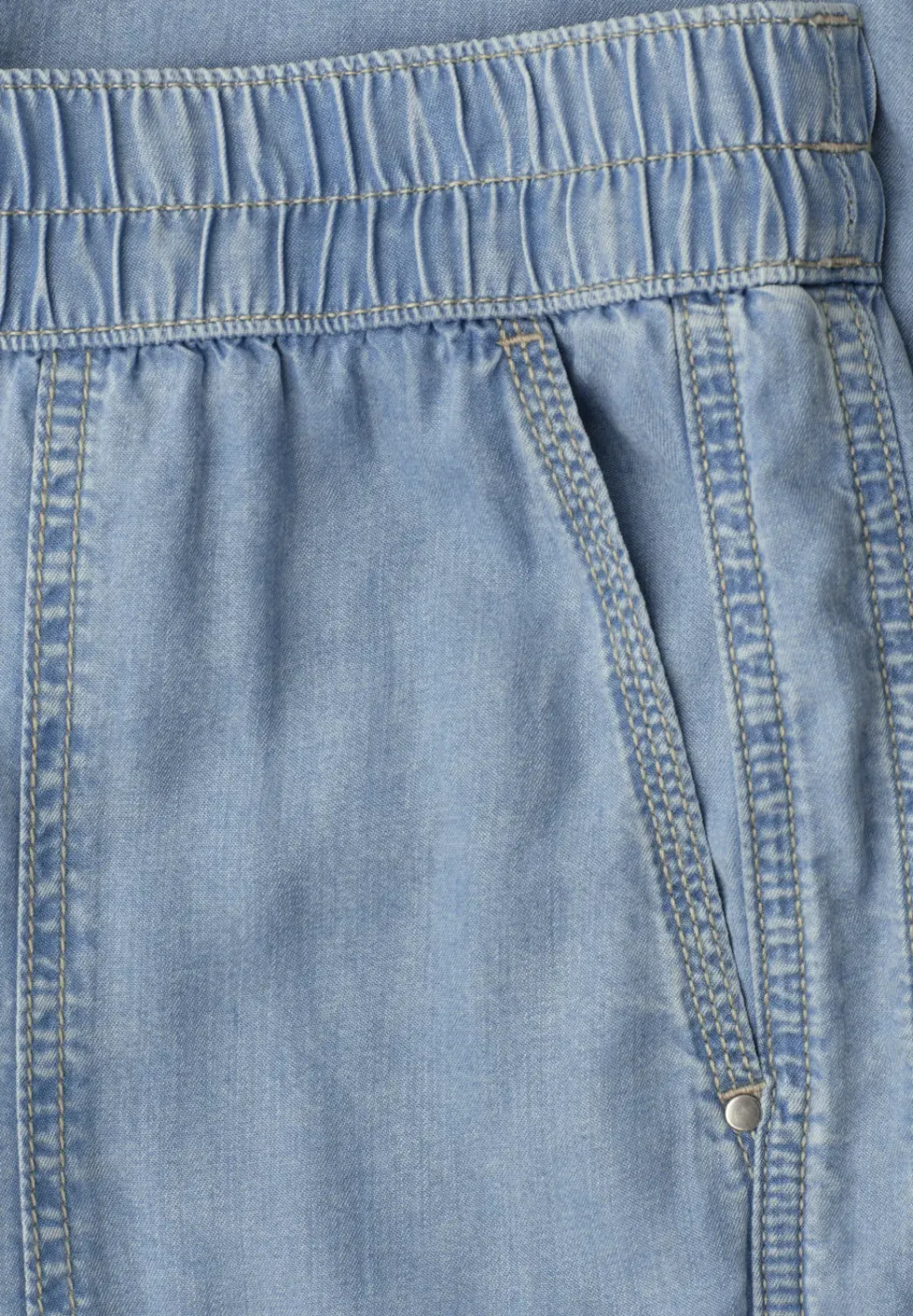 Pantalon Mid Waist Slim Leg au look délavé