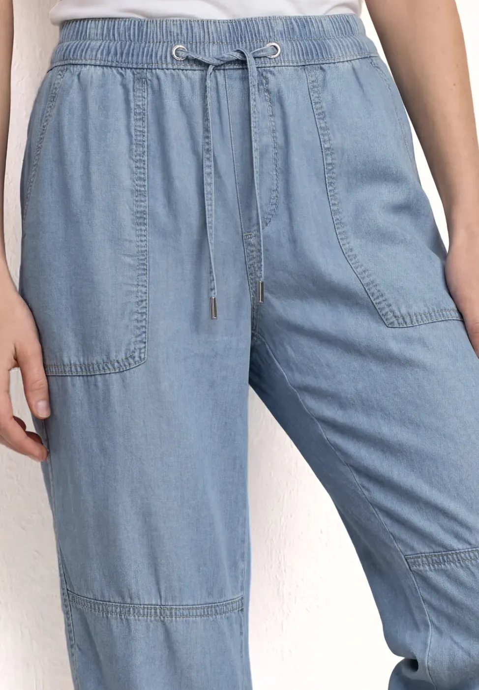 Pantalon Mid Waist Slim Leg au look délavé
