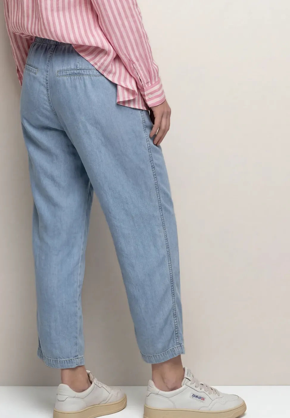 Pantalon Mid Waist Slim Leg au look délavé