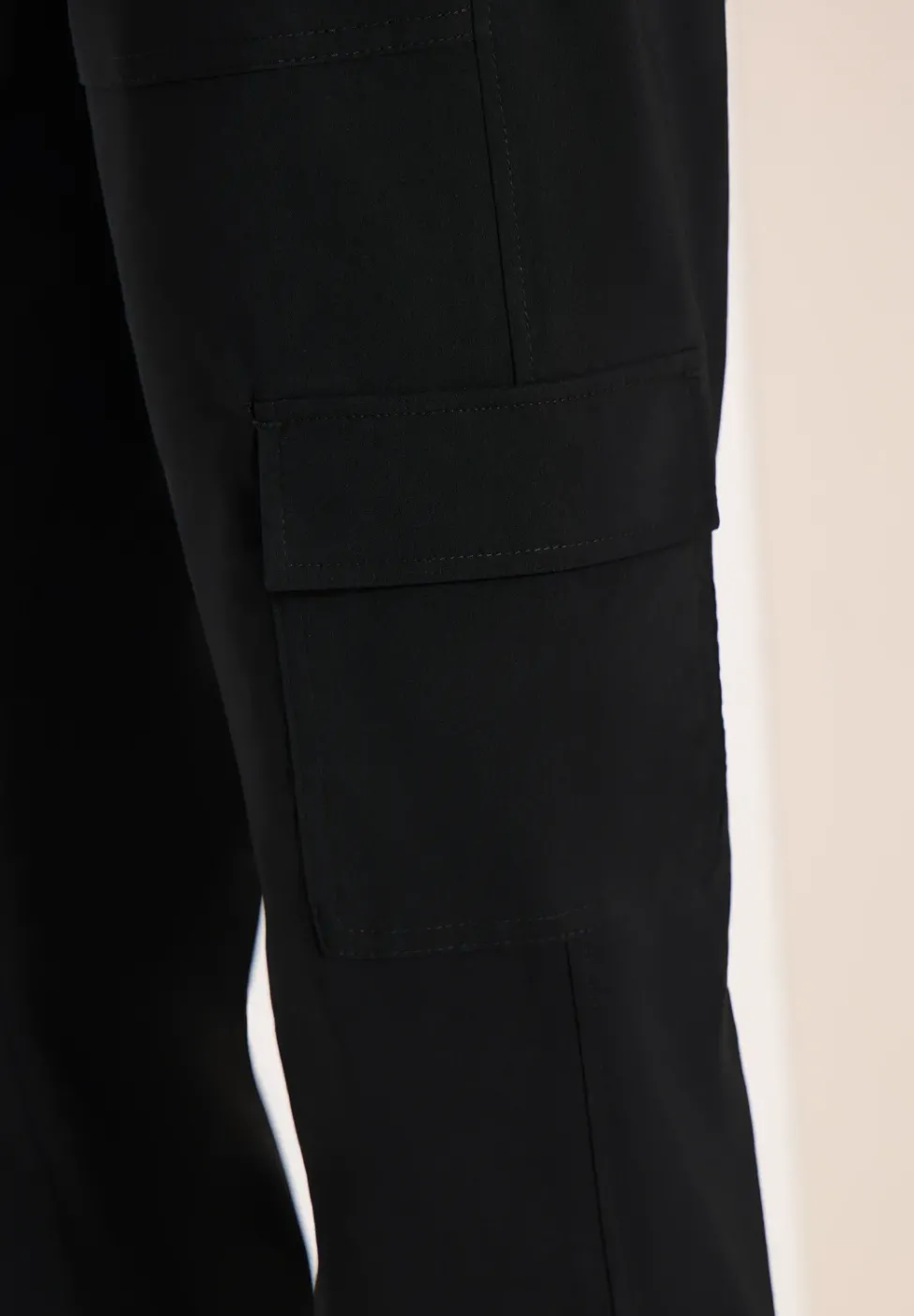 Pantalon Mid Waist Slim Leg au look cargo