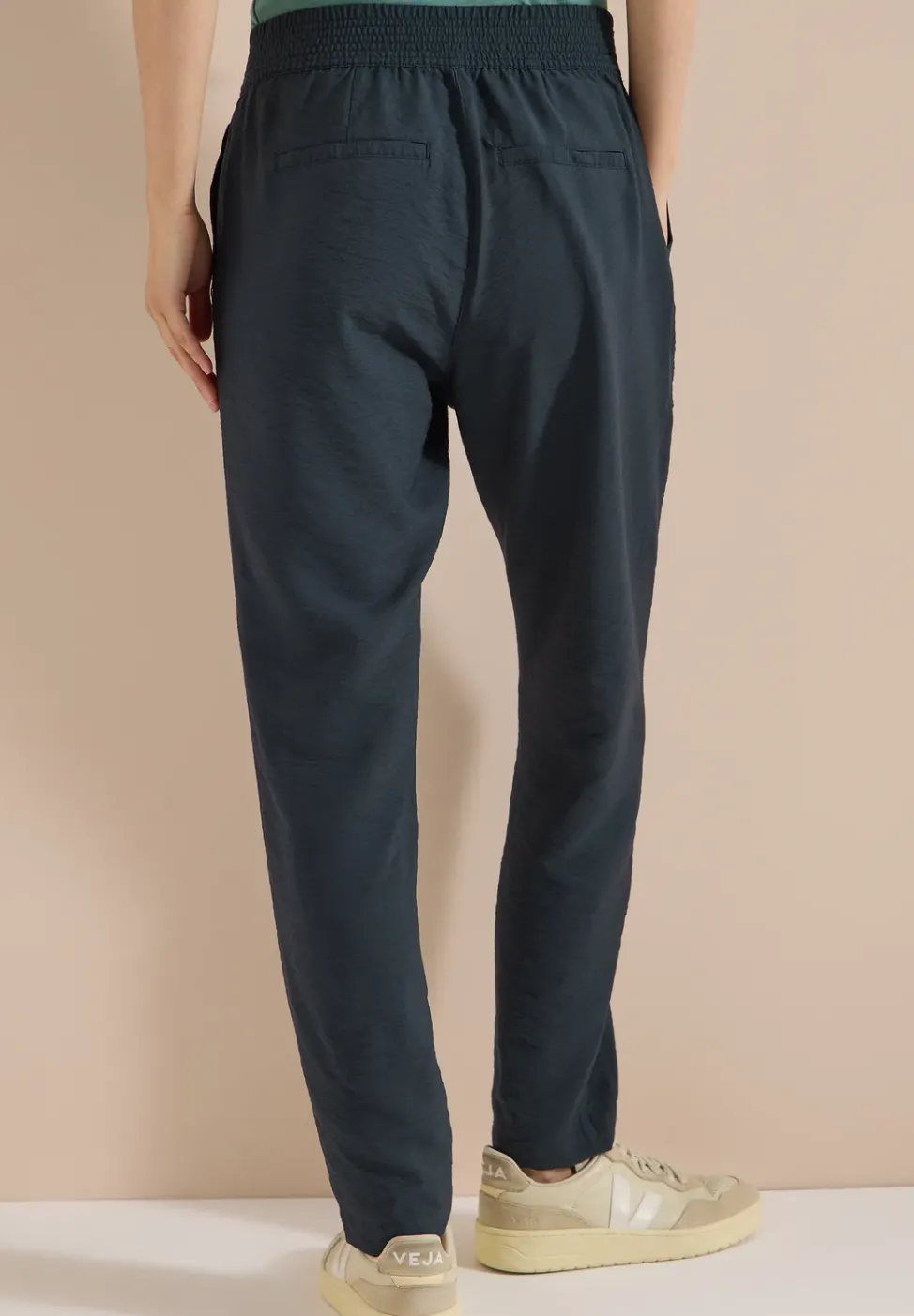 Pantalon Mid Waist Slim Leg en coupe loose