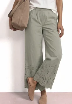 Pantalon wide leg avec broderie anglaise