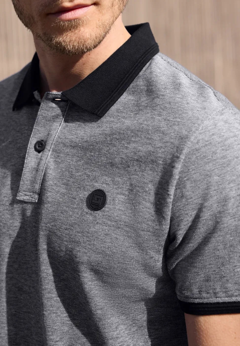 Polo à manches courtes avec détails contrastés
