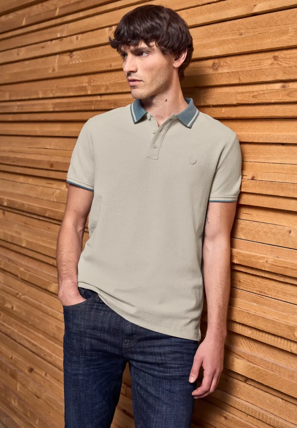 Polo structuré