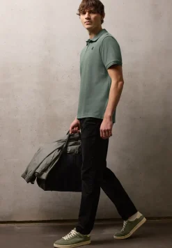 Polo structuré