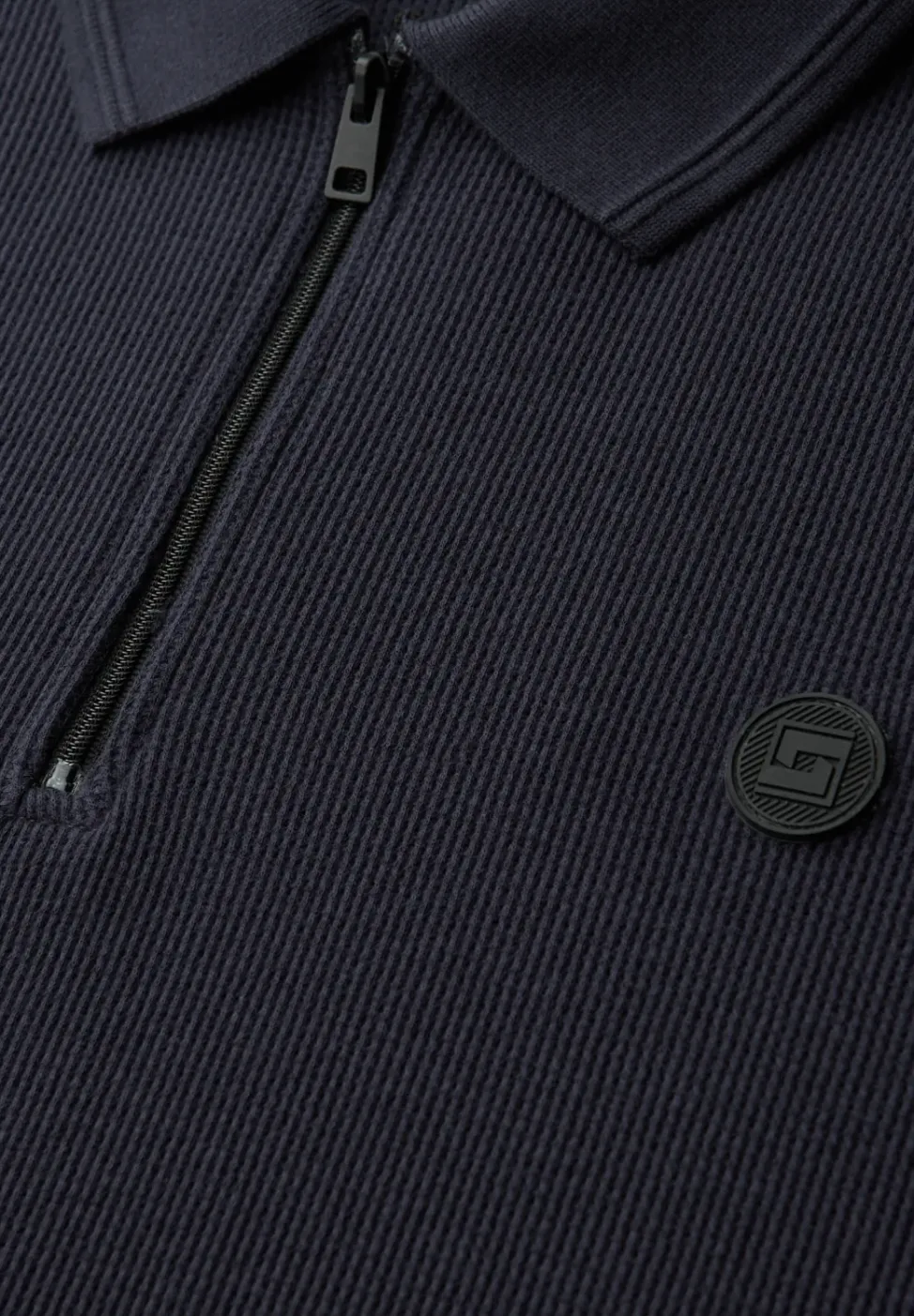 Polo zippé et structuré