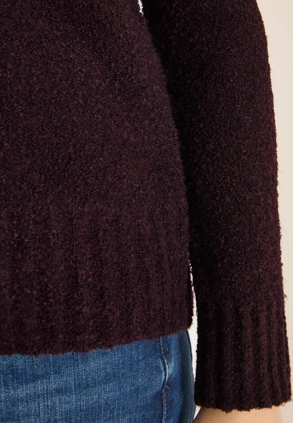 Pull à col en V bouclé