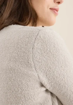 Pull à col en V bouclé