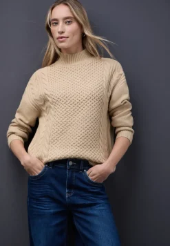 Pull à motif tricoté