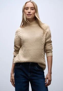 Pull à motif tricoté