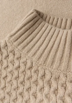 Pull à motif tricoté