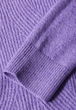 Pull à motifs structurés