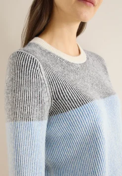 Pull à rayures douces