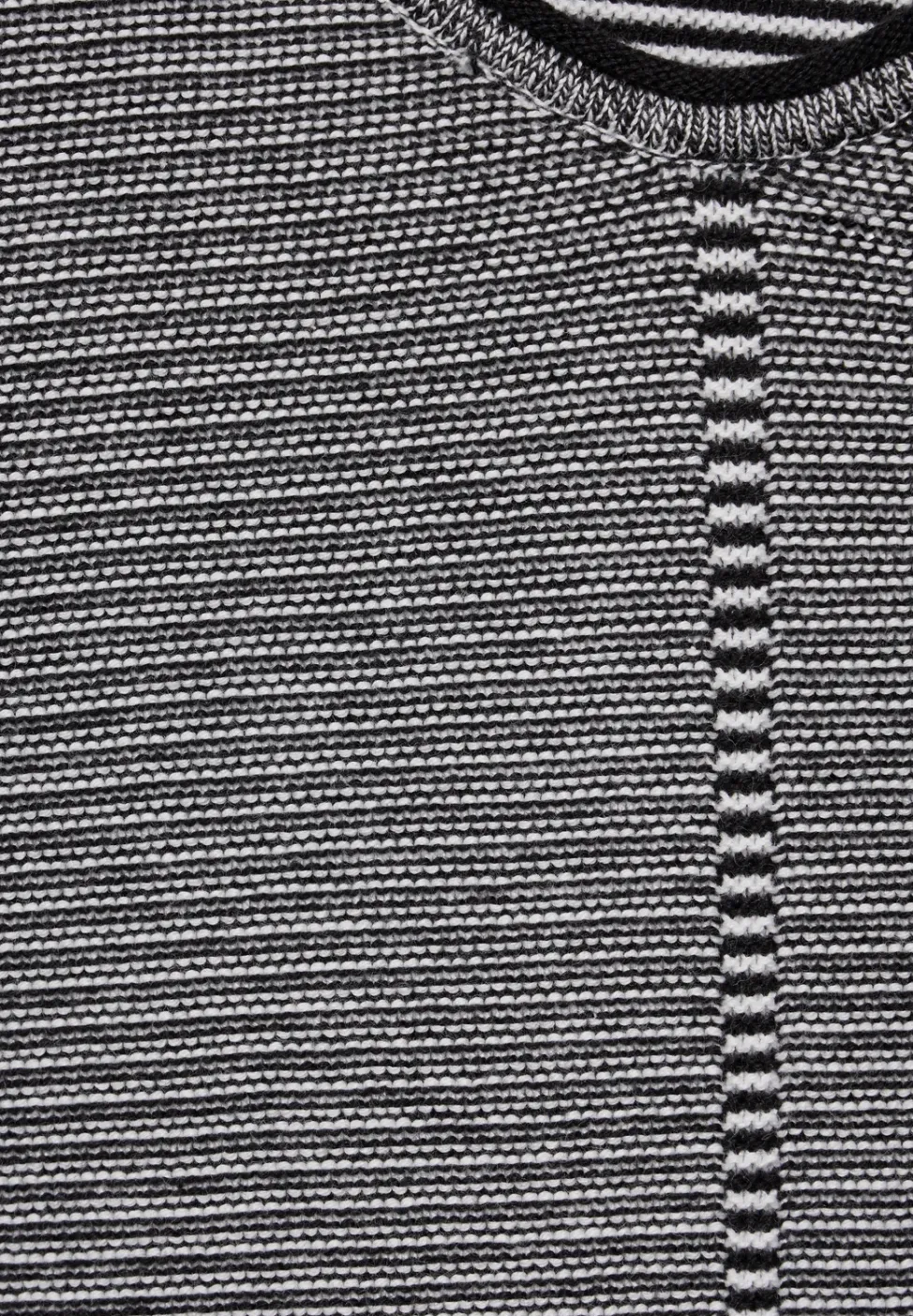 Pull à rayures structurées