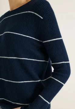 Pull à rayures structurées